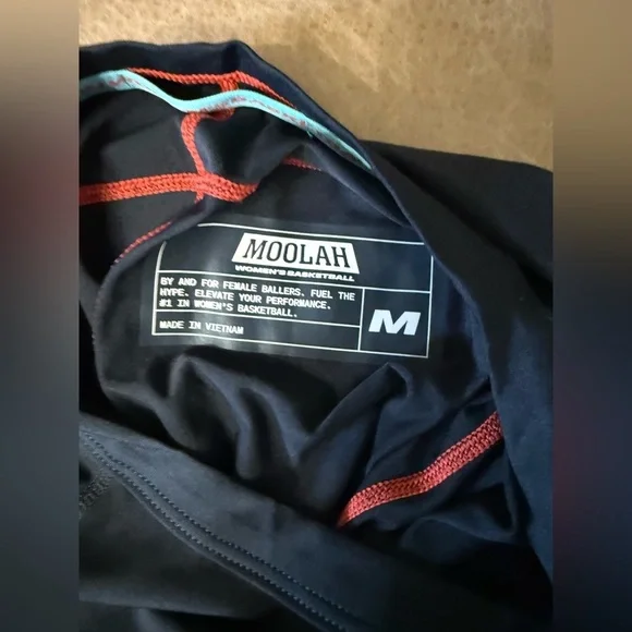 Moolah Women's Padded Compression Top Size Medium Cool/Breathable New - Picture 3 of 7